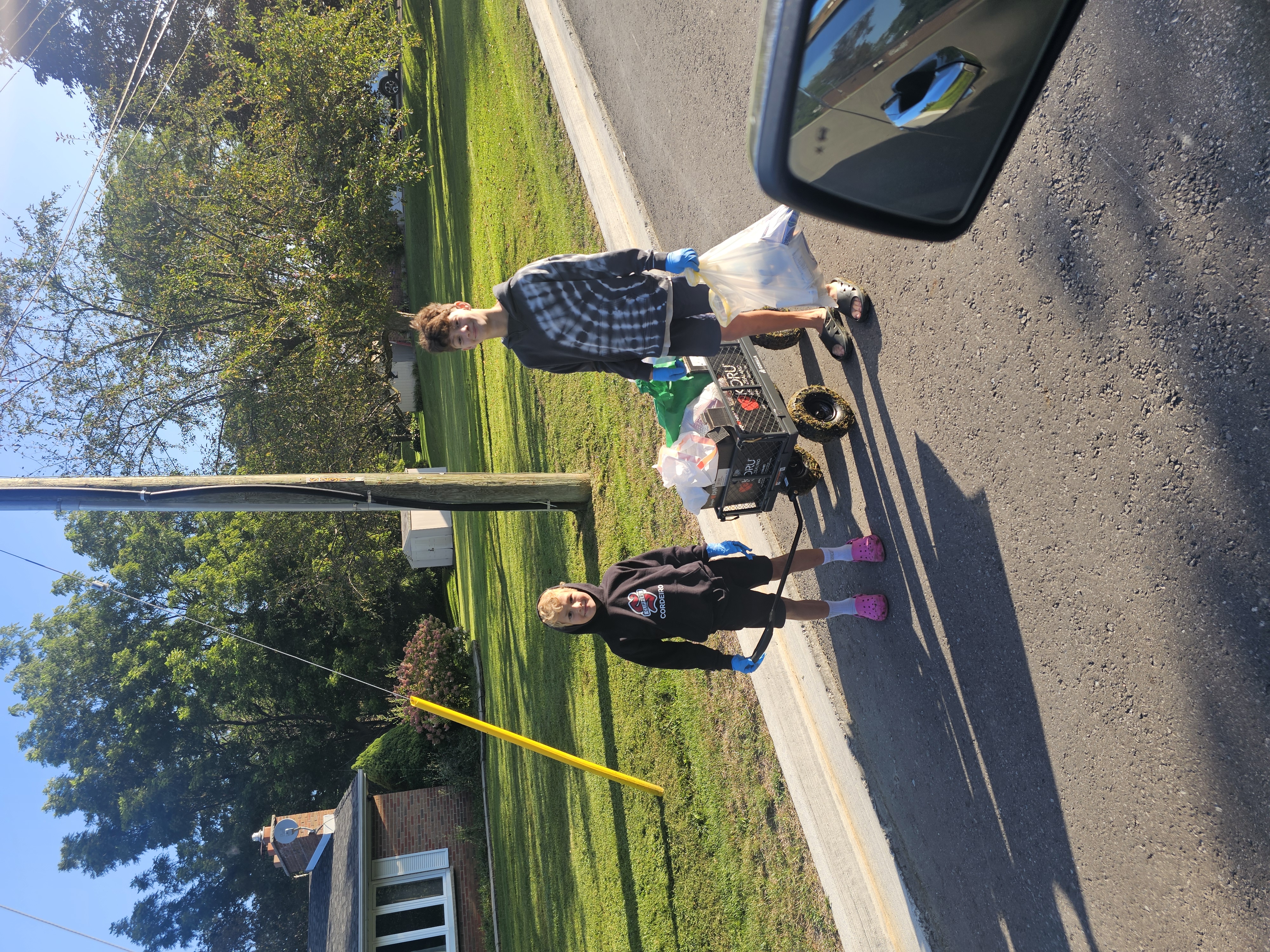 Clippers Bottle Crew on the route